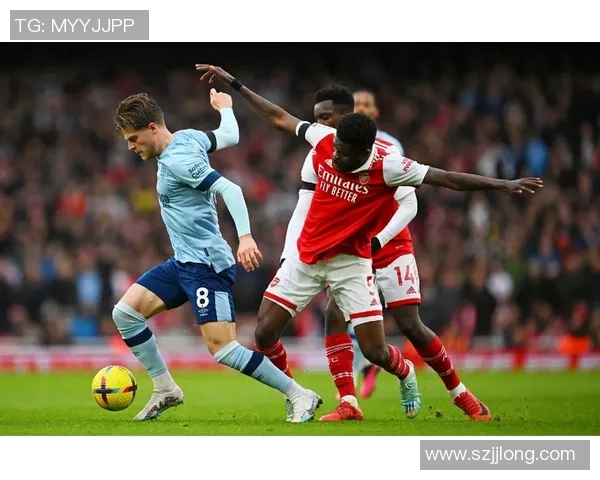 英超激战曼联大胜那不勒斯帽子戏法引发争议判罚全场沸腾