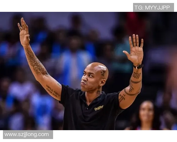 马布里在赛场上突破姚明的传奇瞬间与篮球精神的完美交融