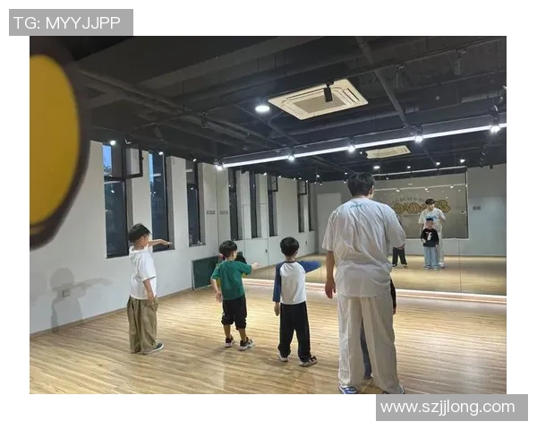 重庆街舞队与上海街舞队赛后复盘团队协作的精彩瞬间与反思分析